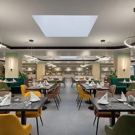 Hunguest Flora Hotel 4*