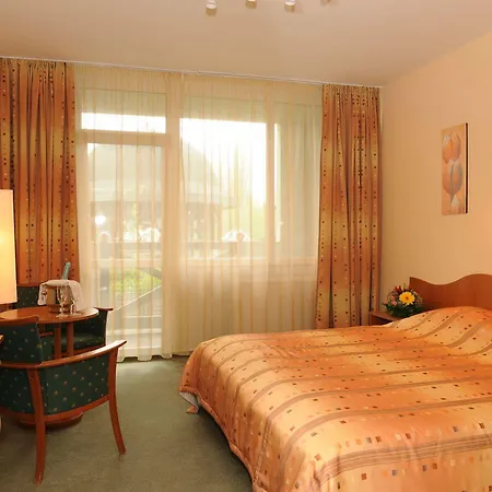 Hunguest Flora Готель 4*