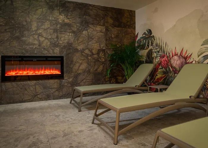 Hunguest Flora Otel 4*