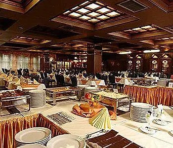 Hunguest Flora Hotel